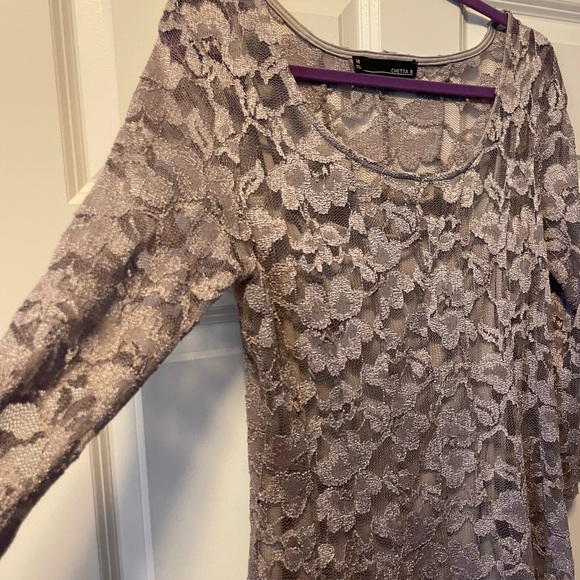 Special occasion long sleeve lace top. - Picture 5 of 10